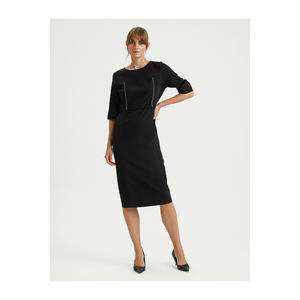 Robe midi BGN avec accessoire à rayures détaillées - Product Image 1