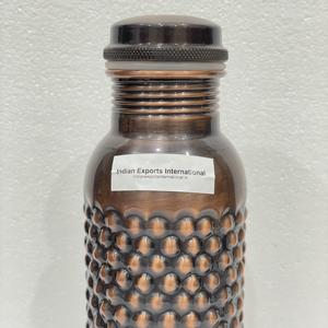 Botella de agua de cobre puro de 950ml martillada a mano con puntos. Botella de calidad a un precio razonable. IEI 5. - Product Image 2