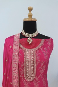 Colección de Ropa India Elegante, Salwar Kameez Pakistaní, Top Bordado en Viscosa Jacquard, Pantalón Santoon con Trabajo de Lentejuelas, Seda - Product Image 2