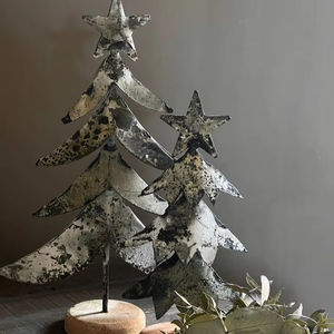 Árbol de Navidad compacto de metal con ajuste de esquina, ideal para maximizar el espacio en apartamentos tipo estudio o pequeñas áreas de estar festivas - Product Image 1