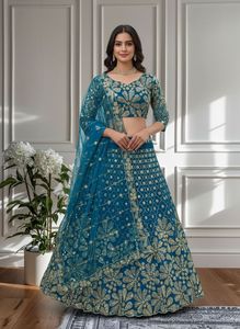 Ensemble Lehenga Choli en filet papillon de créateur de la meilleure qualité avec des embellissements à paillettes pour une tenue de fête disponible au meilleur prix - Product Image 5