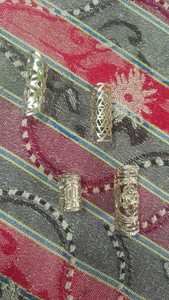 Cuentas de rastas hechas a medida en metales de latón adecuadas para usar como tapones en rastas disponibles en una variedad de tamaños - Product Image 2