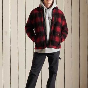Vente de produits haut de gamme Veste Sherpa à manches longues pour hommes Prix réduit Sweat à capuche Sherpa intérieur 100% laine réversible meilleur style pour hommes - Product Image 4