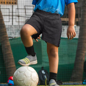 Pantalones cortos deportivos cómodos para hombre, pantalones cortos estampados multicolores para hombre, pantalones cortos de malla de baloncesto para hombre en blanco - Product Image 3