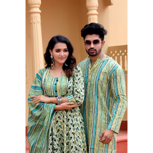 Conjunto de Anarkali de invierno de lujo con trabajo de brocado Rich Zari y diseño plisado único con cuentas para recepciones de bodas - Product Image 3