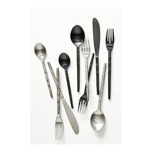 Ensemble de couverts de 5 pièces en acier inoxydable de haute qualité au design royal, ensembles de couverts de luxe plaqués argent pour le dîner dans les hôtels - Product Image 4