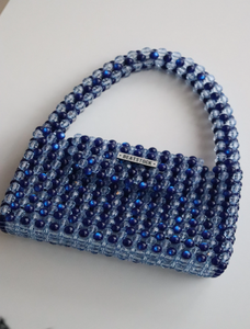 Sac à main carré en perles sphériques brillantes rose magenta métallique vif avec une conception de poignée supérieure arquée robuste, au prix de gros. - Product Image 3