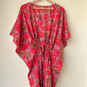 Caftan en coton indien à fleurs rouges Long Boho Caftan Unisexe Beach Cover-Up Maternité Midi Vêtements de nuit Casual Wear Taille naturelle - Product Image 1
