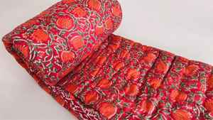 Couverture matelassée en coton floral réversible, imprimée à la main - Product Image 5