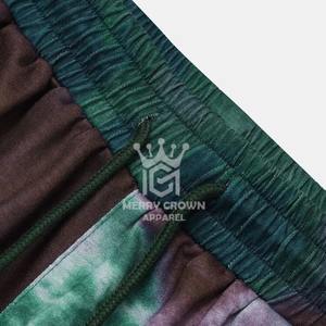 Short de survêtement décontracté tie-dye pour hommes super doux en coton polyester écologique avec broderie de logo personnalisé cordon de serrage à la taille - Product Image 4