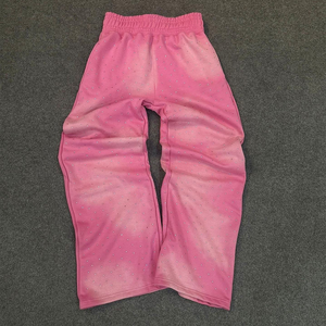 Hecho de algodón de primera calidad con un acabado vintage lavado al ácido. El corte holgado y amplio de las piernas ofrece un estilo urbano. - Product Image 4