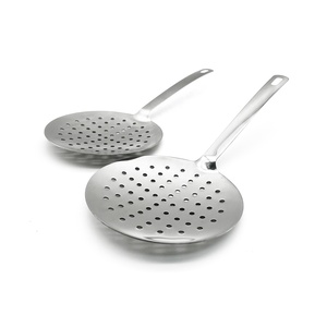 Cuillère à fente en acier inoxydable pour égoutter et frire les aliments Mandarin Passoire Louche à long manche avec trou de suspension (15 ") - Product Image 2