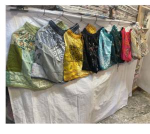 Pantalones cortos de retazos hechos a mano Unisex en todos los colores, parte delantera, dos bolsillos, cintura elástica, retazos, cuello, rayón, corto de verano - Product Image 4