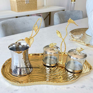 Nouvellement à la mode Table vaisselle plateau en aluminium poignée trois fantaisie en bois plateau de service à la main en gros décoratif fantaisie - Product Image 2