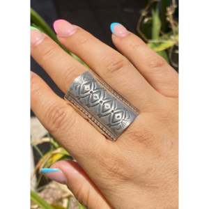 Bague géométrique en argent sterling plaqué rhodium avec zircon de Marcella James, taille 12,25 - Product Image 2