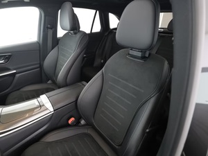 รถยนต์มือสอง ปี 2025 เมอร์เซเดส-เบนซ์ GLC 220d 197 แรงม้า 5 ที่นั่ง 4 สูบ เชื้อเพลิงดีเซล ยูโร 6e เกียร์อัตโนมัติ พวงมาลัยซ้าย - Product Image 3