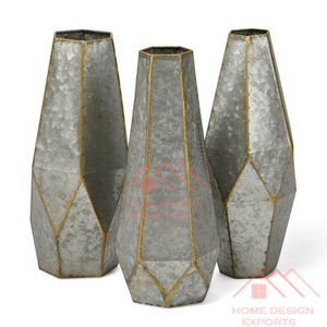 Vase de table en métal fait main finition or, vase en aluminium coulé finition or brut fait main - Product Image 6