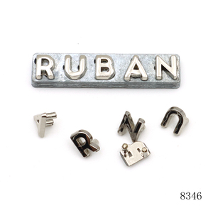Fabricante de Herrajes <span class=keywords><strong>para</strong></span> Bolsos con Más de 30 Años de Experiencia, Logotipo de Letra Metálica Pequeña Personalizada, Etiqueta de Letra del Alfabeto <span class=keywords><strong>para</strong></span> Bolsos - Product Image 3