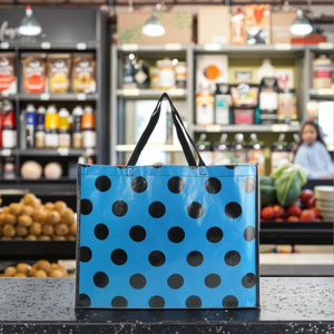 Sacs fourre-tout en tissu non tissé imprimés sur mesure pour la plage, la salle de sport, le sport et les courses - Product Image 1