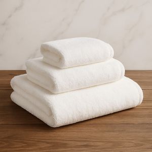 Serviette de bain en coton biologique 100% blanc, certifiée GOTS, douce, moelleuse, absorbante, séchage rapide, écologique, qualité spa de luxe - Product Image 1