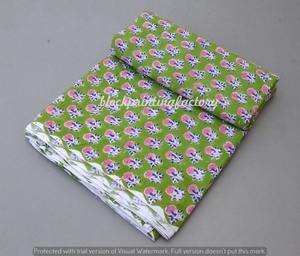 Tela acolchada de algodón 100% con estampado de bloque de mano indio para confección de vestidos y decoración del Hogar disponible para la venta por yarda - Product Image 3