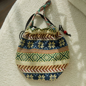 Bolsa de Tela Tejida Estilo Bohemio con Cordón - Bolsa Étnica Vintage para Joyería, Cosméticos y Regalos - Product Image 1