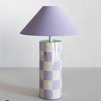Lámpara de Mesa LED al por Mayor, Color Verde Salvia, Decoración del Hogar, Base de Lámpara Lacada, Diseño OEM, Embalaje Personalizado, Dormitorio Mediterráneo, HNH Vietnam