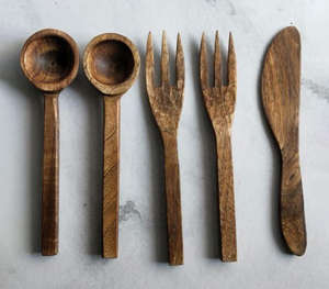 Juego de Cubiertos de Madera Natural Hechos a Mano de Cinco Piezas Incluye Dos Cucharas Redondas para Servir, Dos Tenedores de Mesa y Un Cuchillo para Mantequilla - Product Image 6