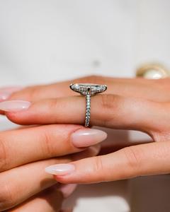 แหวนหมั้นเพชรโมอิสตัดขนาด14x7มม. พร้อมสายรัดแบบคลาสสิก | เครื่องประดับเจ้าสาวชั้นดี - Product Image 2