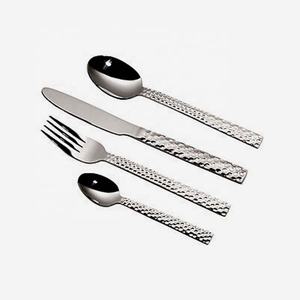 Decoración única hecha a mano diseño martillado mango plata espejo pulido diseñador ensalada servir cuchara y tenedor conjunto para boda - Product Image 4