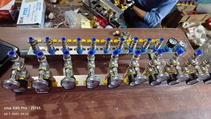 Collecteur d'eau Dubey International 10 entrées 10 sorties avec système de surveillance du débit, manomètre de pression et de température, sans rouille - Product Image 3