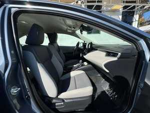 Toyota Corolla LE FWD Automatique Berline 2024 avec sièges en tissu, pneus R17, intérieur clair, conduite à gauche, caméra de recul - Product Image 4