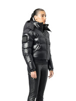 Best-seller Veste courte à capuche et bouffante haute performance noire OEM pour femmes tricotée d'hiver remplie de polyester matelassé