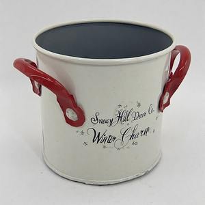 Jardinera navideña Starblessed Pines en metal texturizado diseñada para greens de entrada y exhibición de jardín durante las vacaciones - Product Image 3