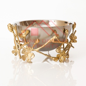 Bol décoratif de luxe en métal doré avec support de fleur de branche d'arbre - Product Image 1
