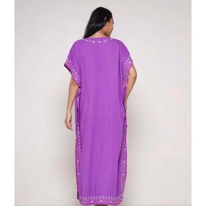 Robe maxi kaftan pour femme, écologique, taille naturelle, violette, brodée, col en V, coupe ample, style bohème, ethnique, vêtements de villégiature - Product Image 4
