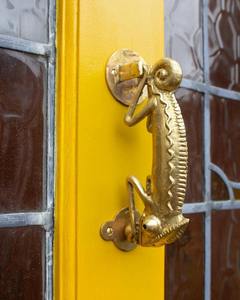 Hemilion tête de lion heurtoir de porte en métal doré conception royale artistique pour les entrées de villas maisons patrimoniales ou décor d'inspiration vintage - Product Image 4