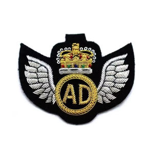 Insignia de alambre de lingotes 3D de Color personalizado OEM más vendido, insignias cosidas con cuentas bordadas hechas a mano con accesorio de pasador de seguridad - Product Image 2