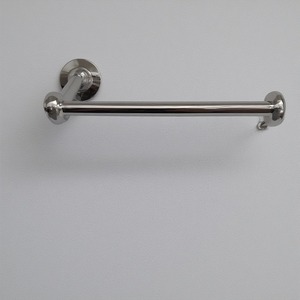 Porte-papier hygiénique en métal de qualité supérieure avec finition argentée gravée Artisan conçu pour les intérieurs décoratifs - Product Image 5