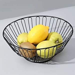 Panier à fruits en métal au design élégant pour un rangement de cuisine organisé, avec des proportions équilibrées et une construction durable - Product Image 4