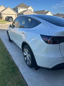 Tesla Model Y 2024 Limpio y Confiable, Largo Alcance, Tracción en las Cuatro Ruedas, Motor Dual, Autonomía de 310 Millas - Product Image 4