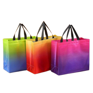 Sacs de courses non tissés personnalisés avec logo, laminés argent et or métallisé, avec poignée, vente en gros, directement de l'usine vietnamienne OEM - Product Image 2