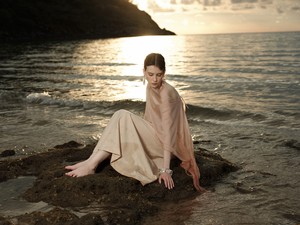 ผ้าพันคอผู้หญิงที่ขายดีที่สุดผ้าพันคอ2024ผูกเน็คไทที่กุ๊นเสื้อผ้าผู้หญิงผ้าพันคอยาว alie ผ้า Cupro ป้ายแบบกำหนดเองสีขาวมดเวียดนาม - Product Image 5