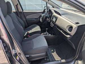 Voiture d'occasion de qualité et abordable, Toyota Yaris 2016, conduite à gauche - Product Image 4