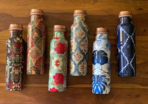 AALIYAN IMPEX Botella de agua recubierta de cobre martillado de alta calidad Beneficios para la salud Drinkware para viajes Yoga - Product Image 6