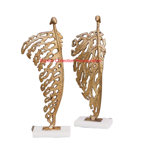 Paire de sculptures élégantes en aluminium doré avec base en marbre Pièce maîtresse de table décorative moderne Décoration de maison et de bureau de luxe - Product Image 1