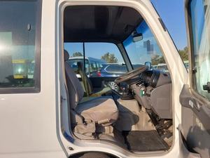 รถบัสโคสเตอร์ ปี 2004 พวงมาลัยขวา เครื่องยนต์ดีเซล 4.1 ลิตร ภายในสีเข้ม เบาะหนัง - จัดส่งฟรี - Product Image 3