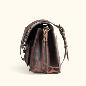 Maletín cruzado de cuero genuino marrón vintage con botón de cremalleras metálicas YKK moda hecha a mano de varias secciones de la India - Product Image 3