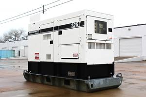 Générateur monté sur châssis Multiquip Whisperwatt 125 Kva de haute qualité - 100 Kw 12 500 heures - Product Image 2