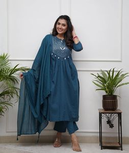 Conjunto de Kurti Étnico Indio con Bordado de Espejo Elegante para Mujer, Ropa de Oficina y Vacaciones, Venta al por Mayor, Estampado, Modesto, Estilo Pakistaní - Product Image 1